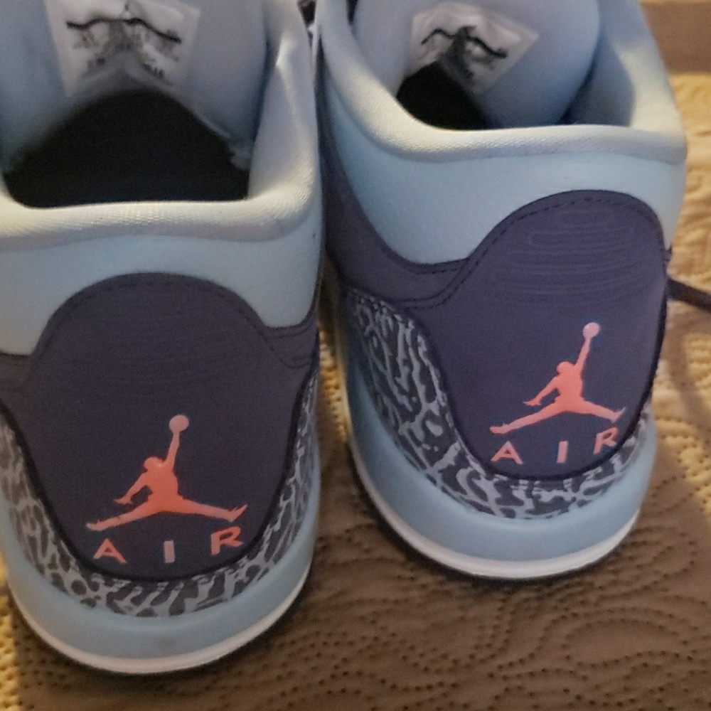 Wome. Nike Jordan 3 retro blue